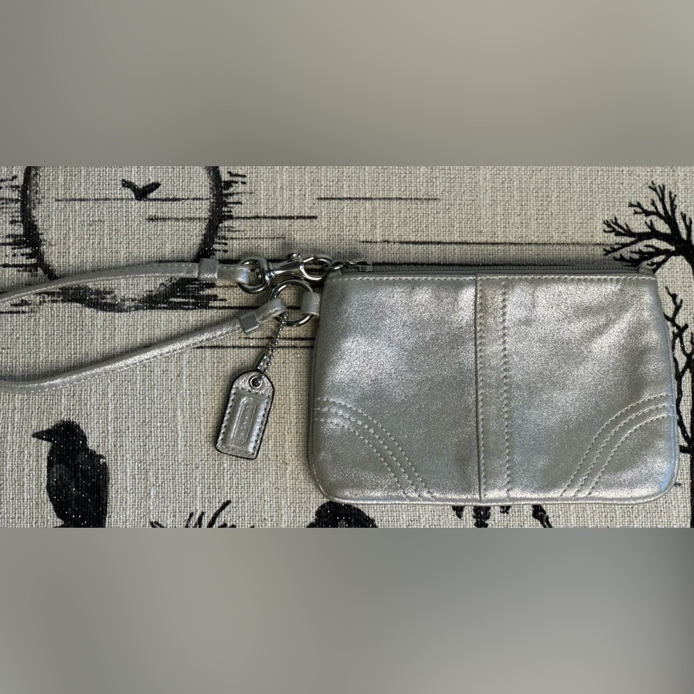 Coach Wrist Wallet Purse Bag Wallet 4”x6” Silver